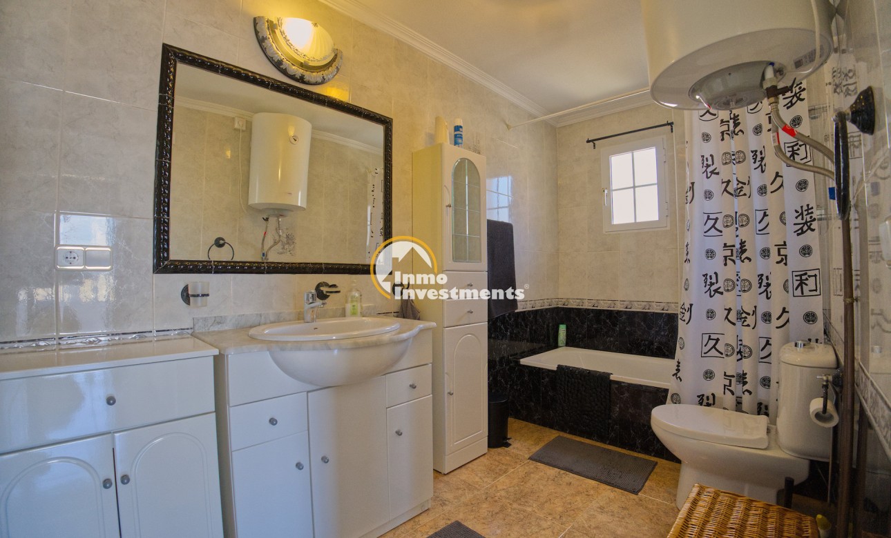 Resale - Villa - Torrevieja
