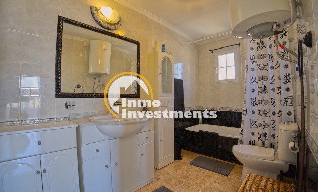 Resale - Villa - Torrevieja