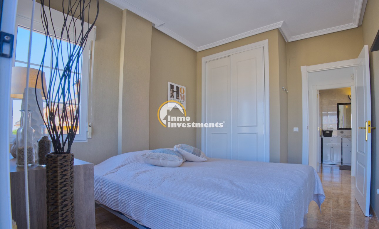 Resale - Villa - Torrevieja