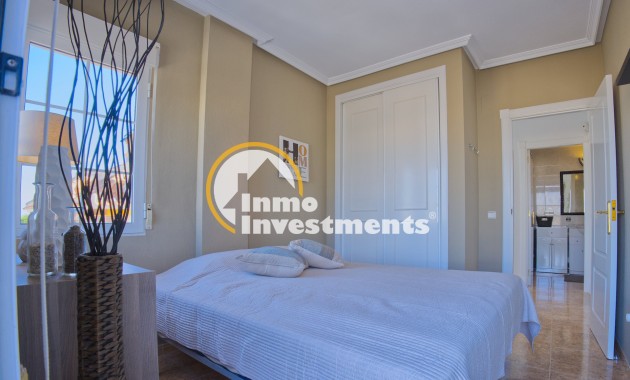 Resale - Villa - Torrevieja