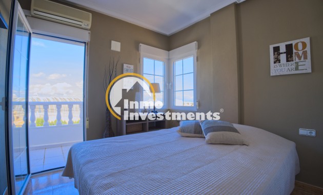 Resale - Villa - Torrevieja