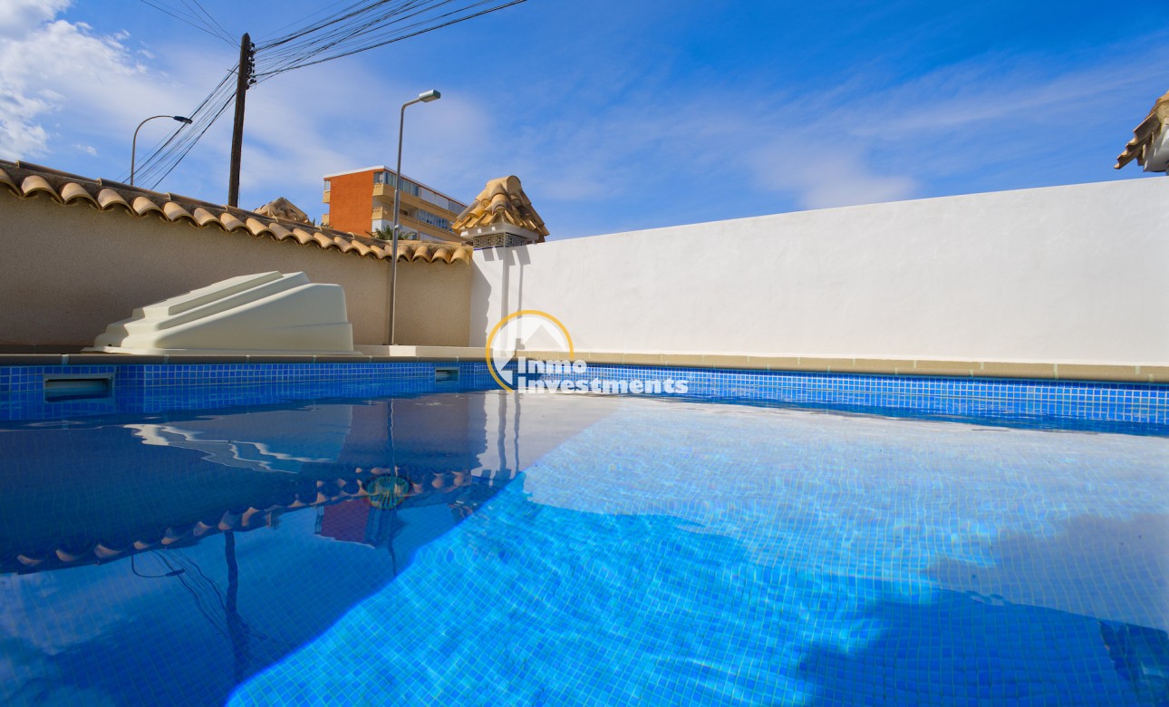 Resale - Villa - Torrevieja