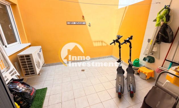 Reventa - Apartamento - Torrevieja - Aguas Nuevas