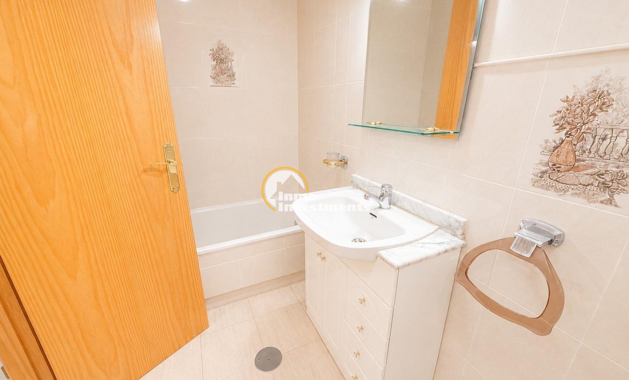 Resale - Apartment - Torrevieja - Acequion