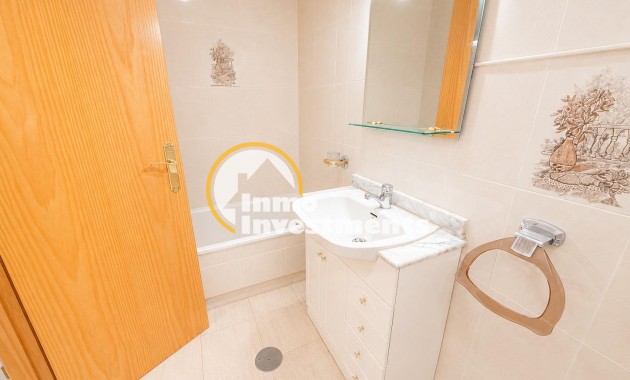 Resale - Apartment - Torrevieja - Acequion