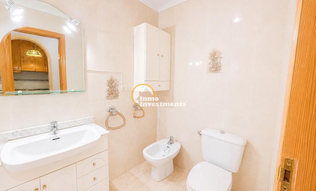 Resale - Apartment - Torrevieja - Acequion
