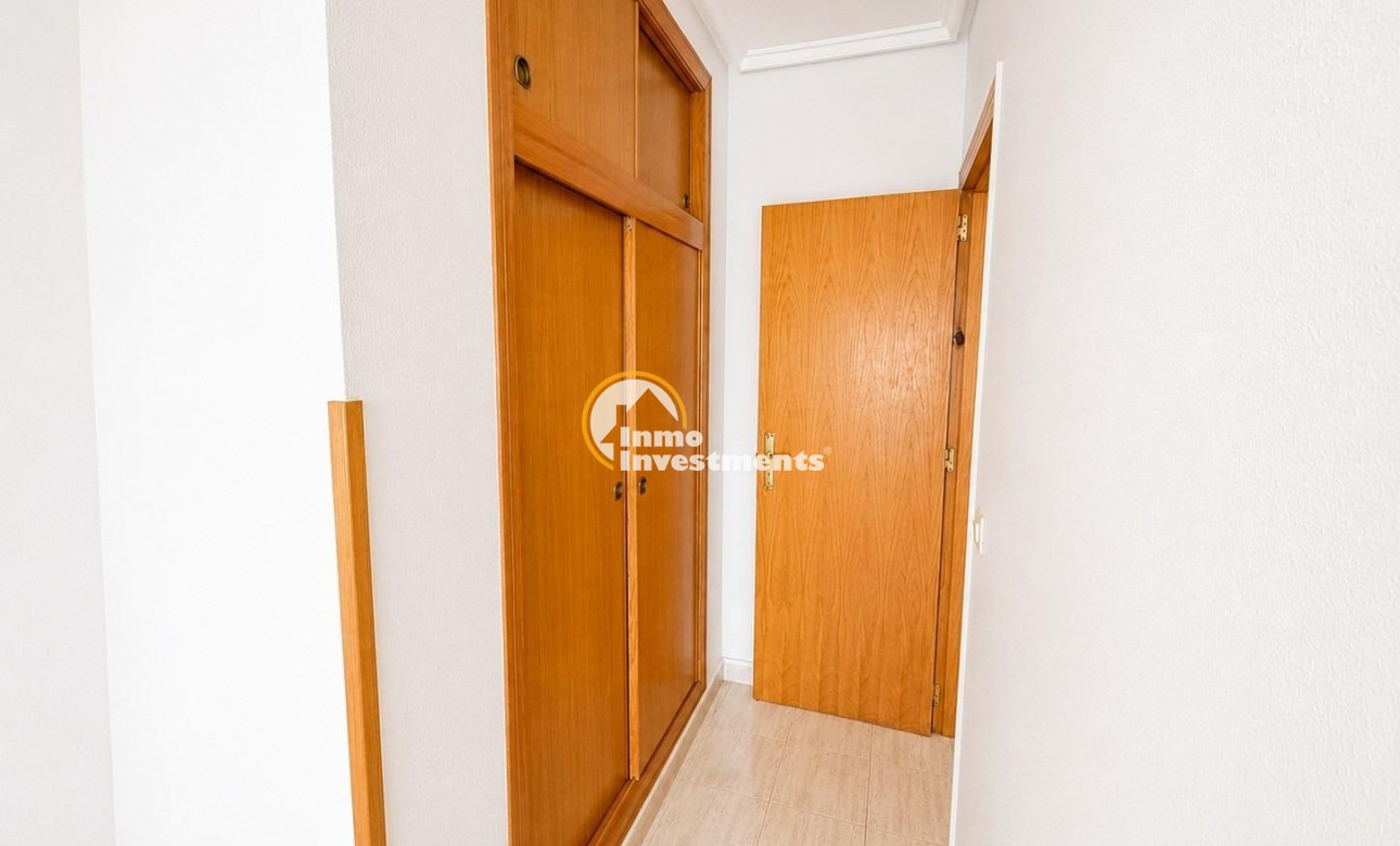 Resale - Apartment - Torrevieja - Acequion