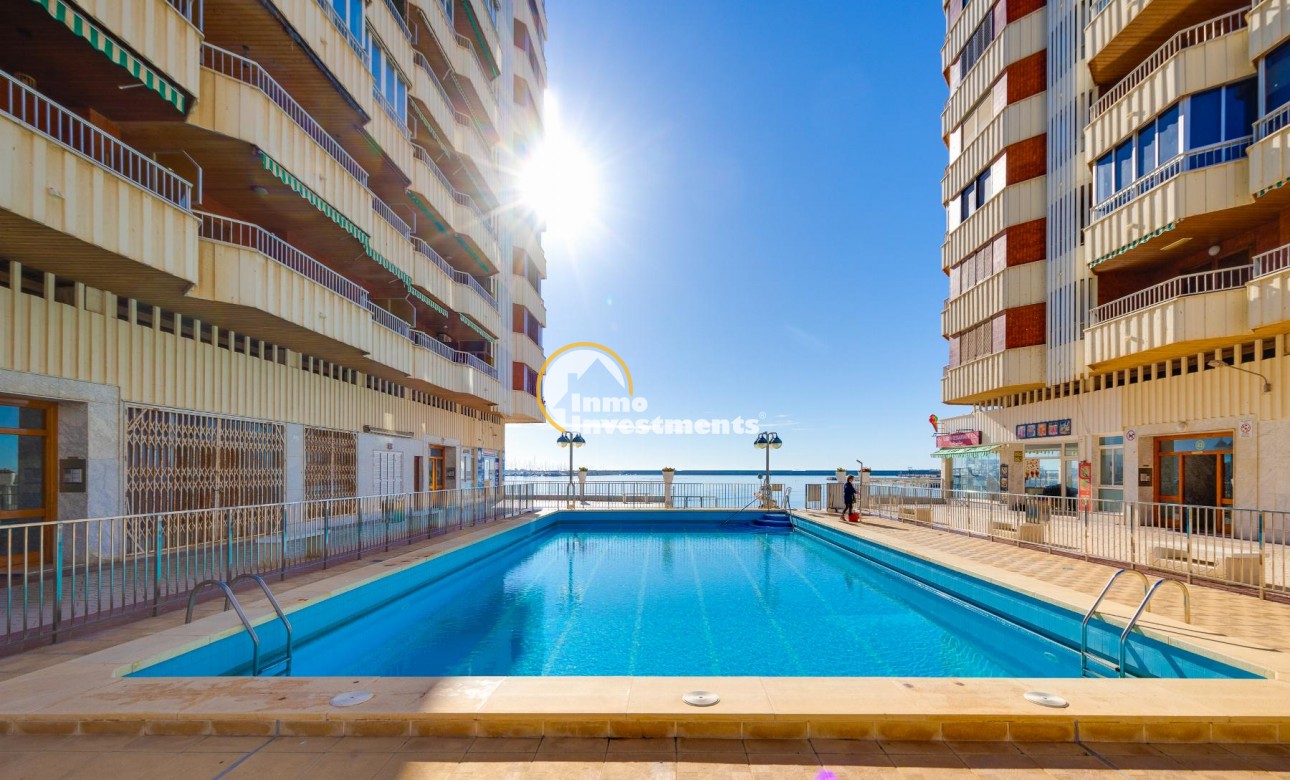 Resale - Apartment - Torrevieja - Playa del Acequion