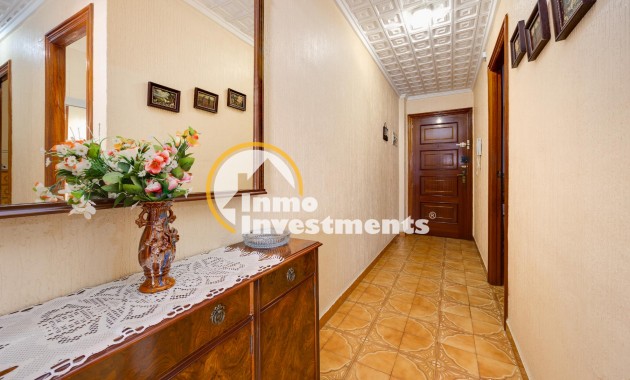 Resale - Apartment - Torrevieja - Playa del Acequion