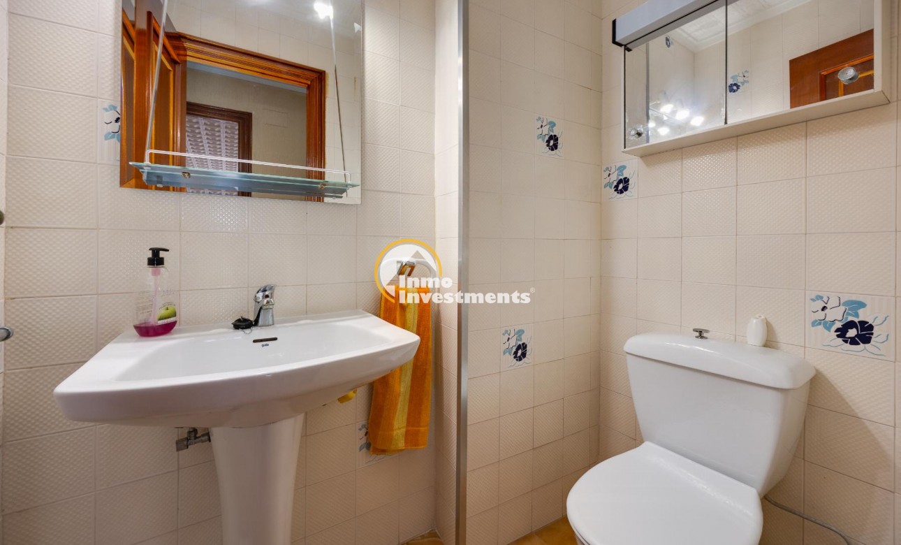 Resale - Apartment - Torrevieja - Playa del Acequion