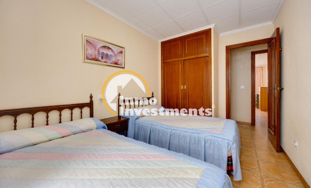 Resale - Apartment - Torrevieja - Playa del Acequion