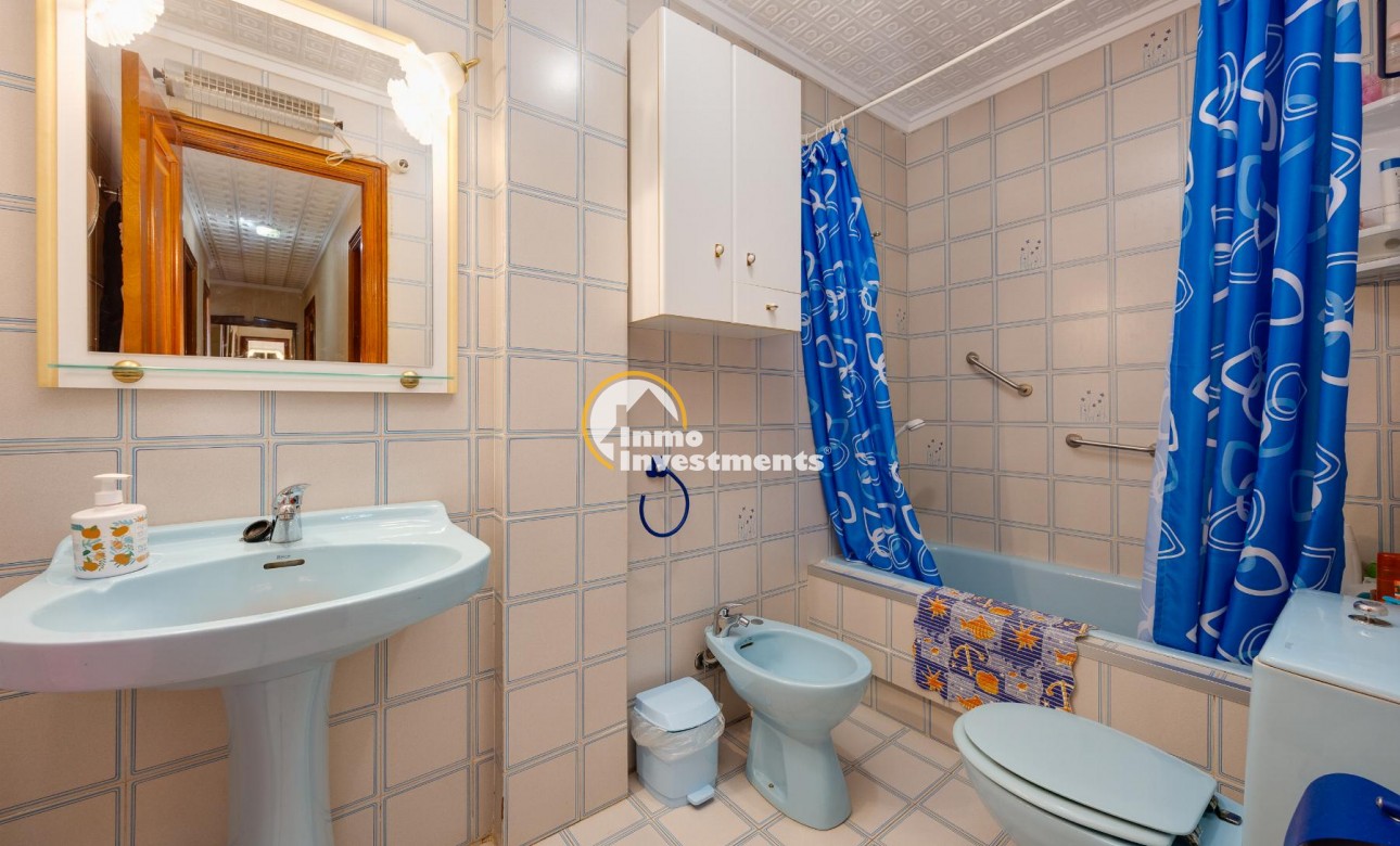 Resale - Apartment - Torrevieja - Playa del Acequion