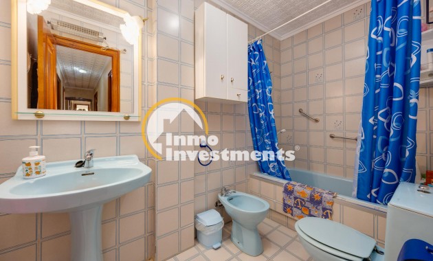 Resale - Apartment - Torrevieja - Playa del Acequion