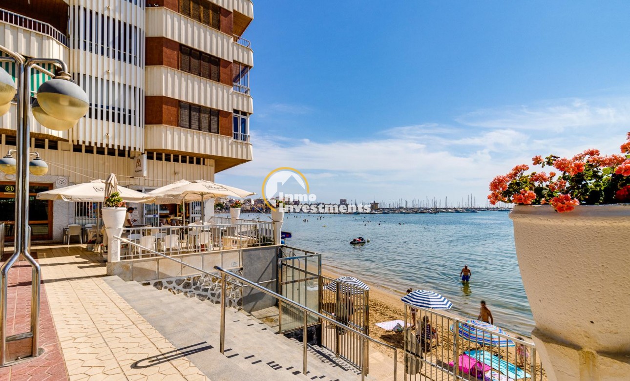 Resale - Apartment - Torrevieja - Playa del Acequion