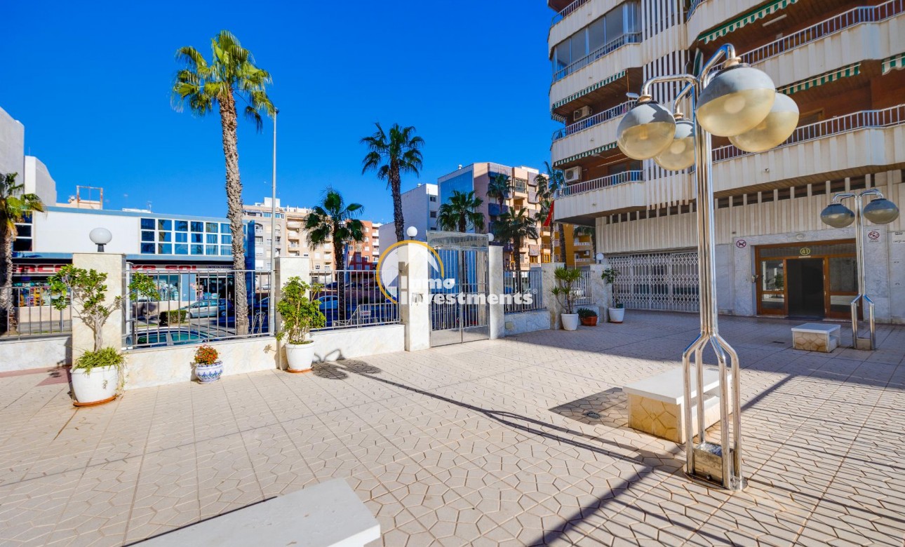 Resale - Apartment - Torrevieja - Playa del Acequion