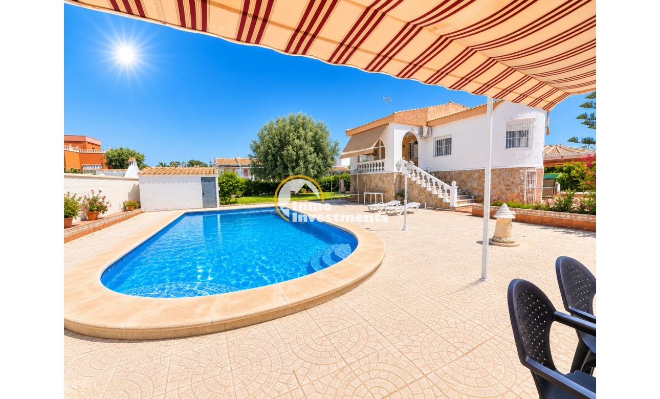 Resale - Villa - Torrevieja - La Siesta