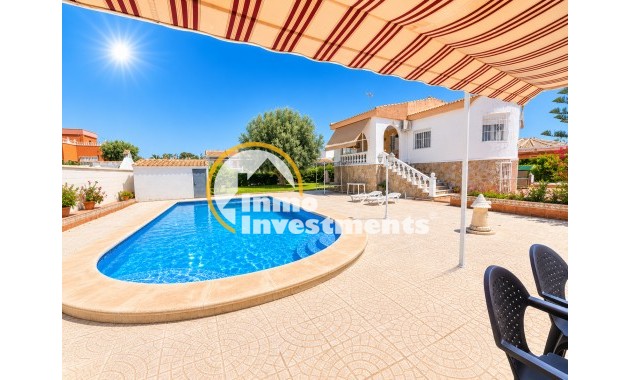 Resale - Villa - Torrevieja - La Siesta