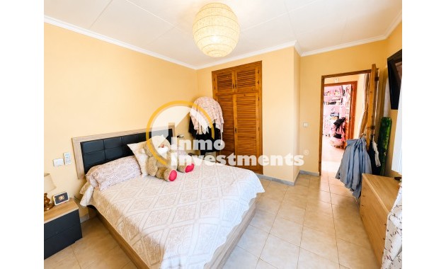 Resale - Villa - Torrevieja - La Siesta