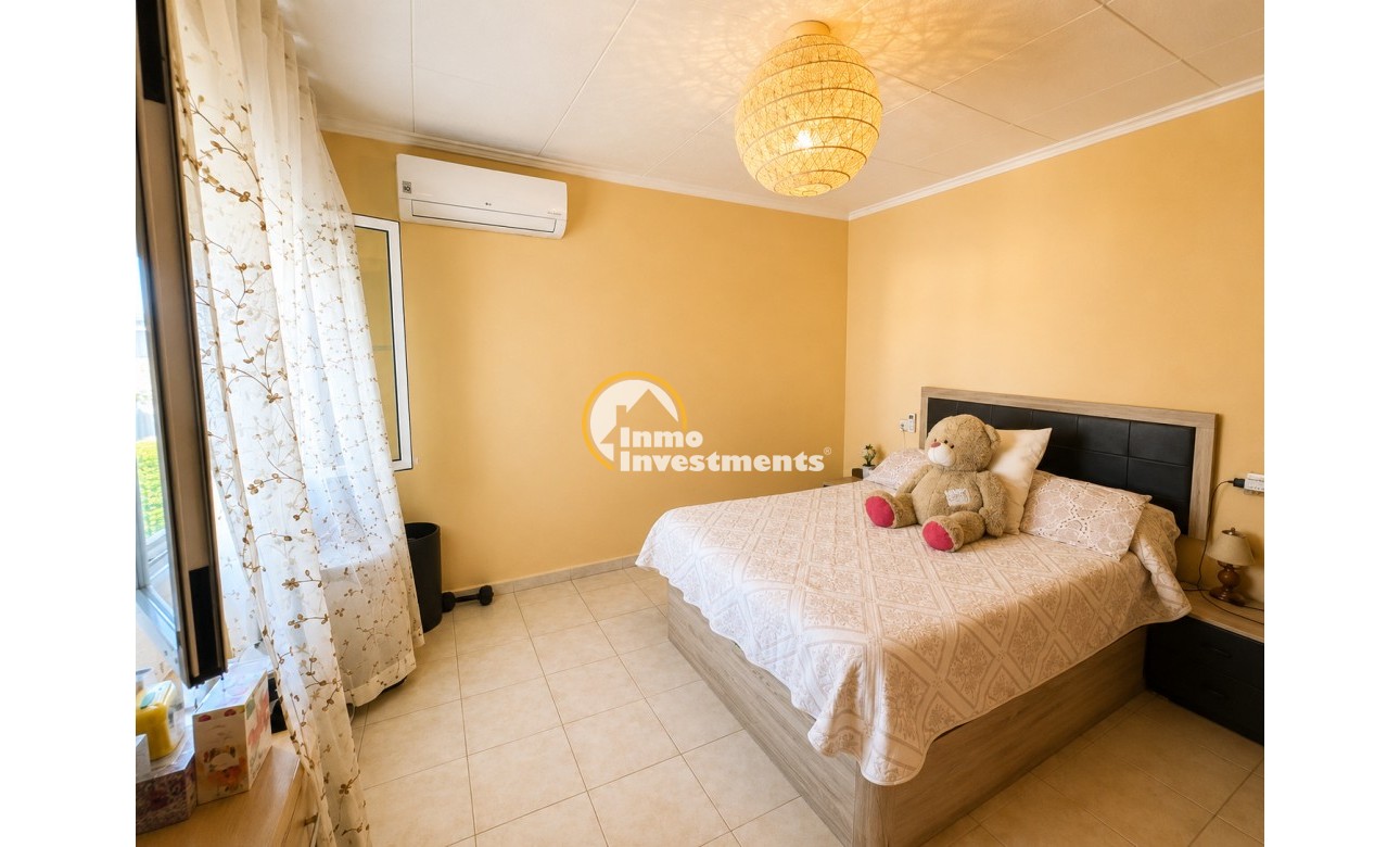 Resale - Villa - Torrevieja - La Siesta
