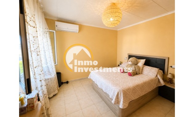 Resale - Villa - Torrevieja - La Siesta