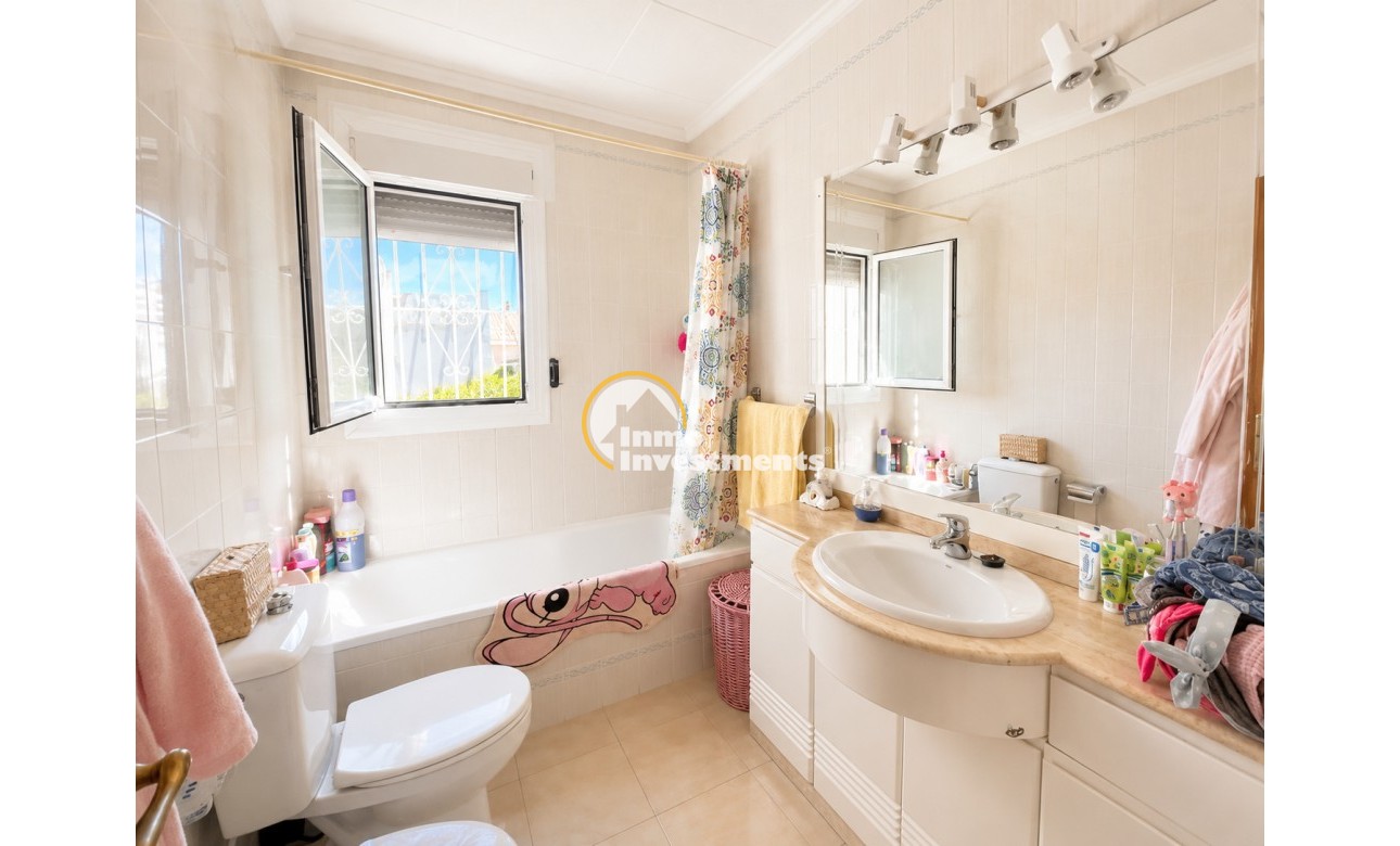 Resale - Villa - Torrevieja - La Siesta