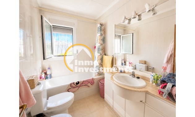 Resale - Villa - Torrevieja - La Siesta