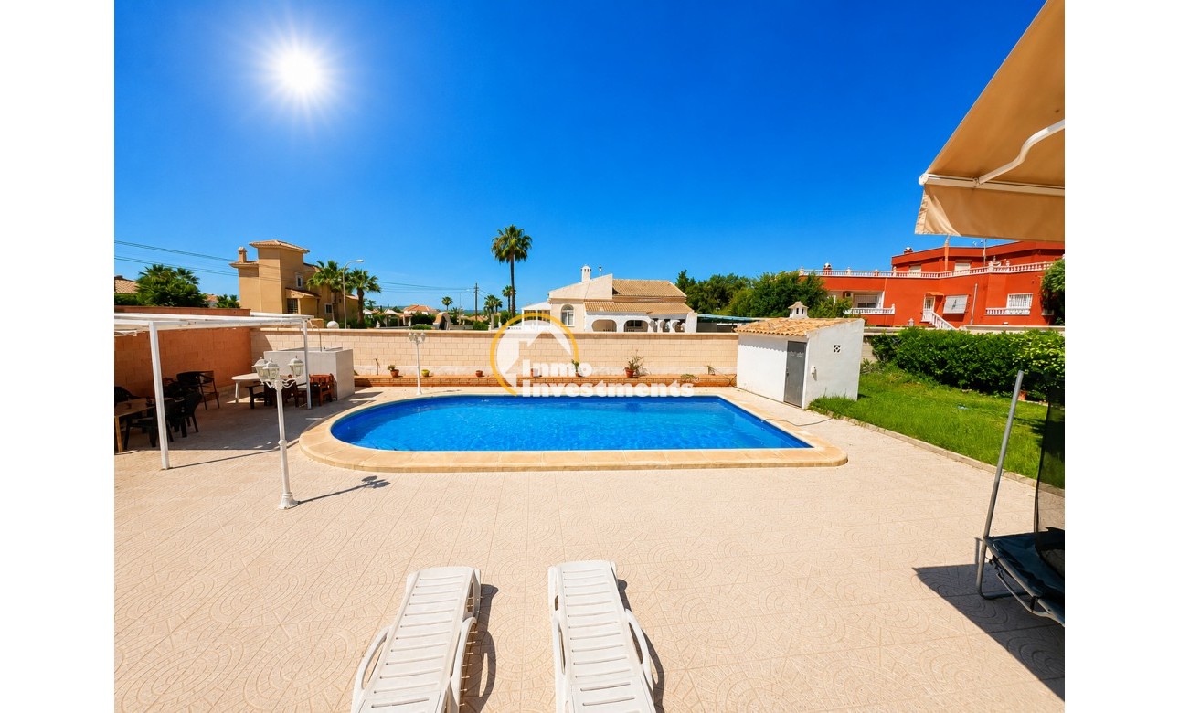 Resale - Villa - Torrevieja - La Siesta
