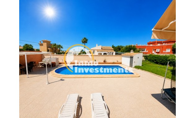Resale - Villa - Torrevieja - La Siesta