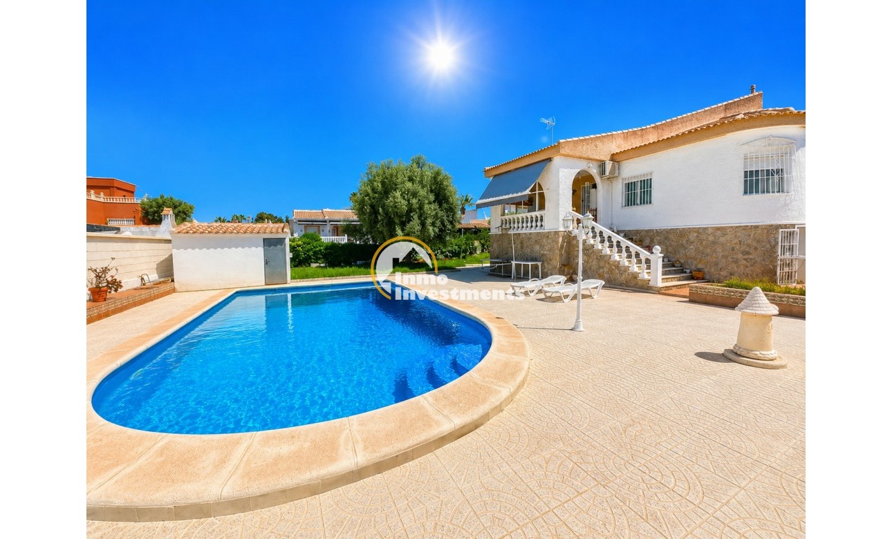 Resale - Villa - Torrevieja - La Siesta