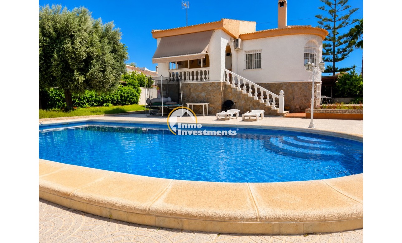 Resale - Villa - Torrevieja - La Siesta