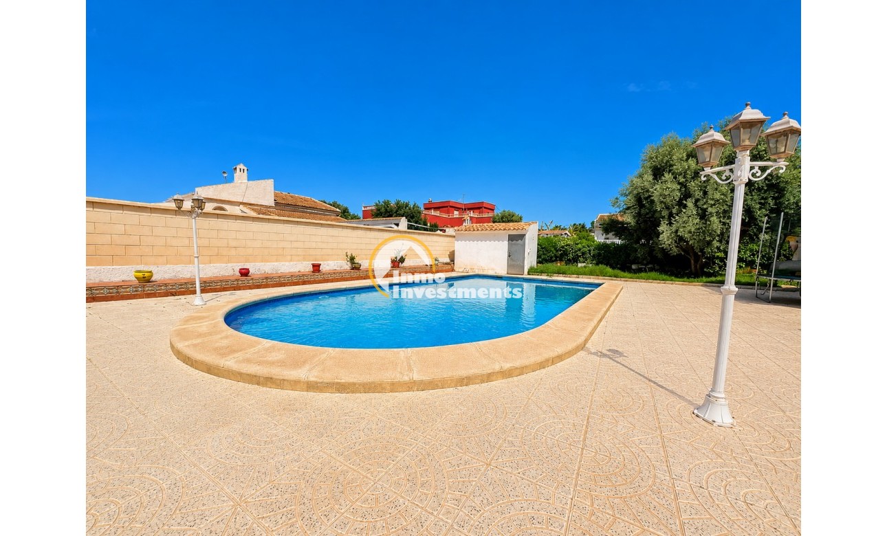 Resale - Villa - Torrevieja - La Siesta