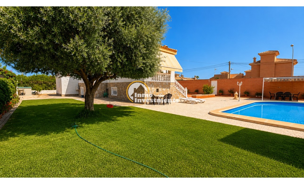 Resale - Villa - Torrevieja - La Siesta