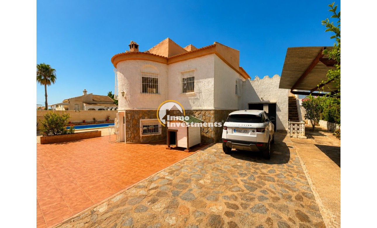 Resale - Villa - Torrevieja - La Siesta
