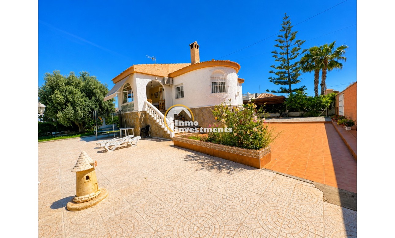 Resale - Villa - Torrevieja - La Siesta