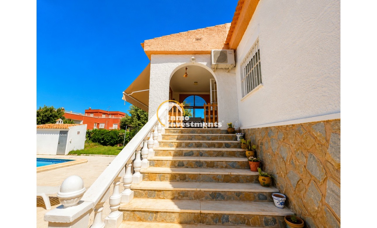 Resale - Villa - Torrevieja - La Siesta