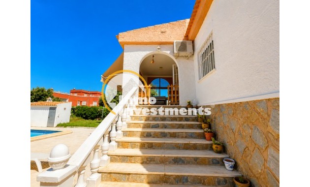 Resale - Villa - Torrevieja - La Siesta