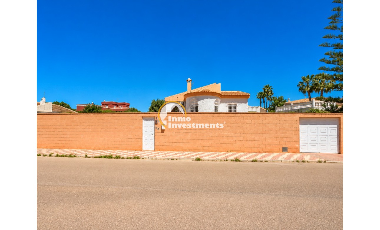 Resale - Villa - Torrevieja - La Siesta