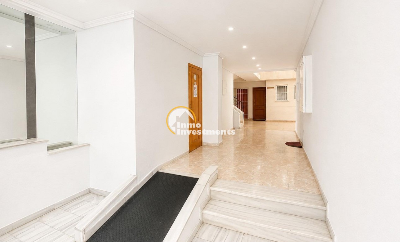 Resale - Apartment - Torrevieja - Estacion de autobuses
