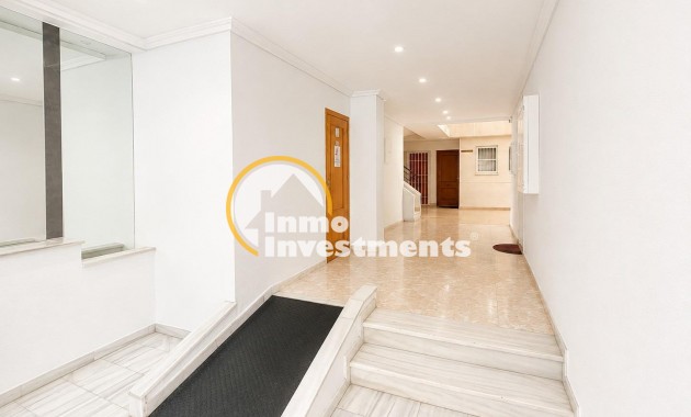 Resale - Apartment - Torrevieja - Estacion de autobuses