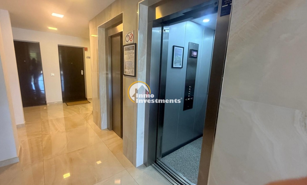 Resale - Apartment - Los Altos