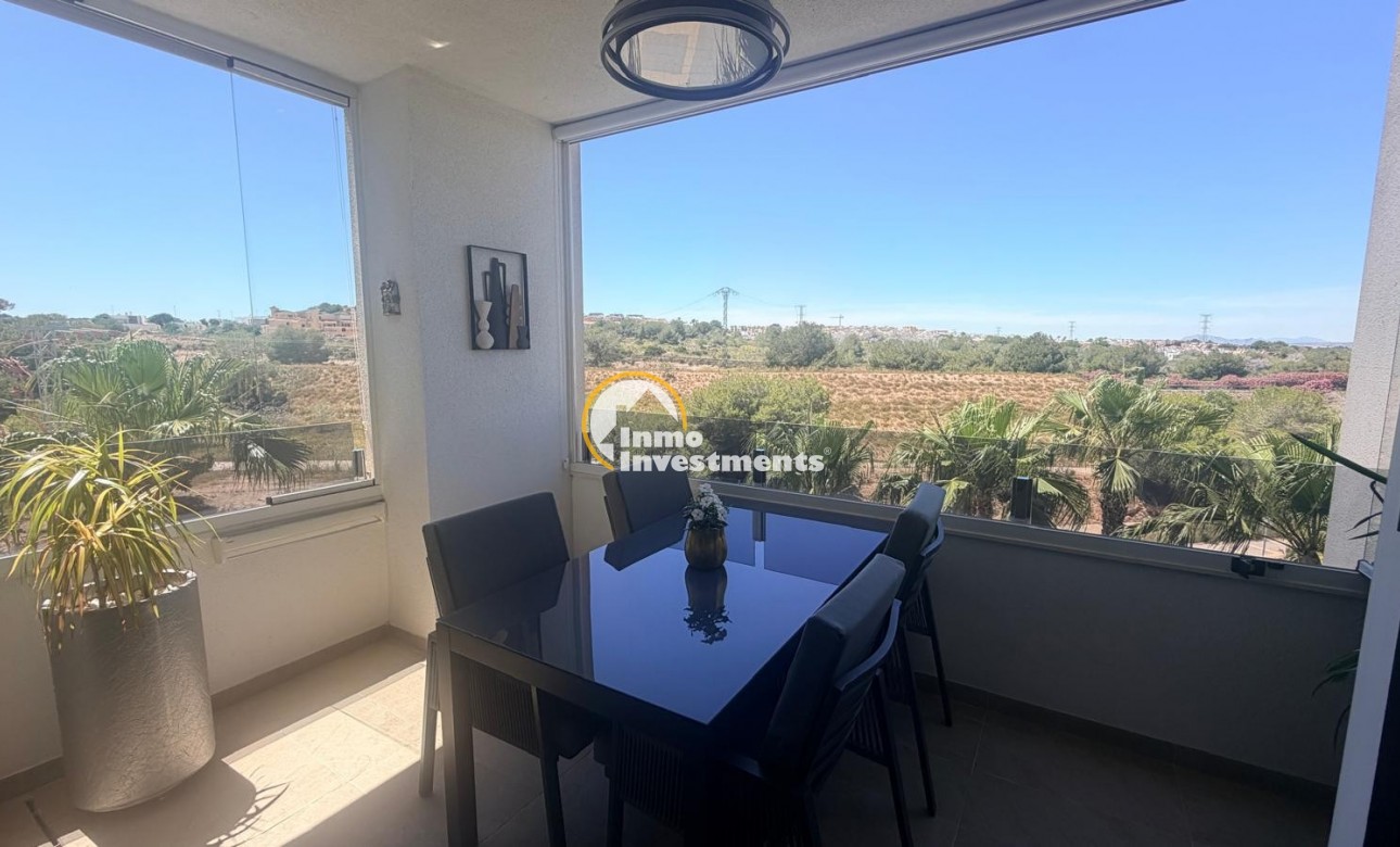 Resale - Apartment - Los Altos