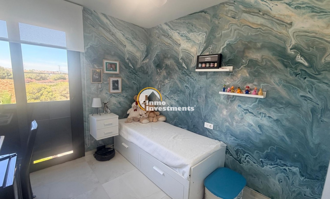 Resale - Apartment - Los Altos