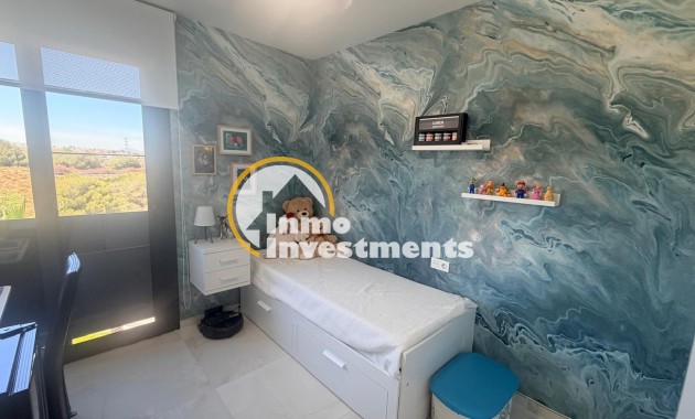Resale - Apartment - Los Altos