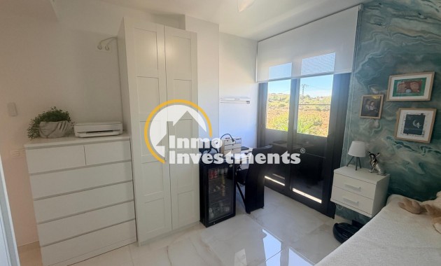 Resale - Apartment - Los Altos
