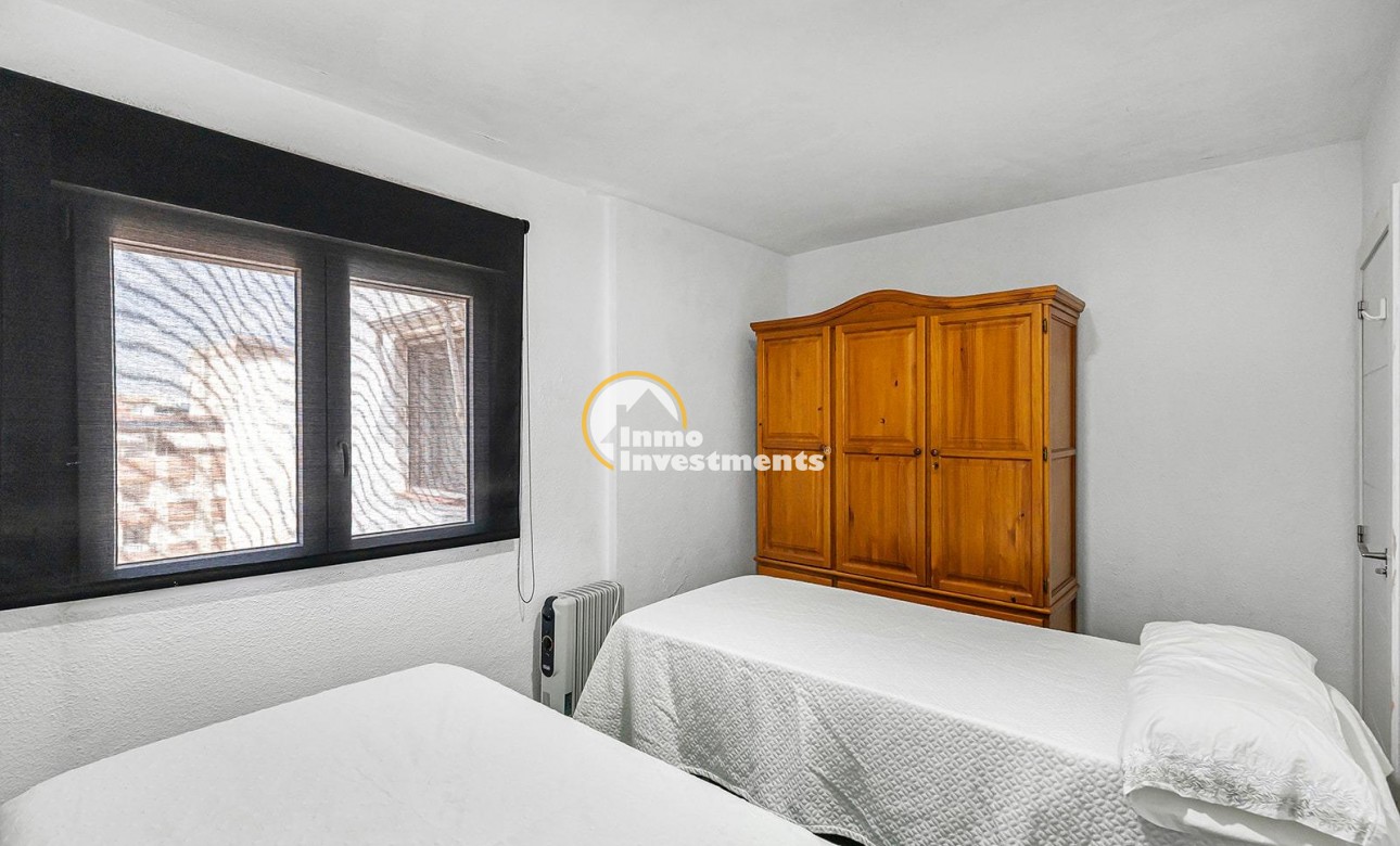 Resale - Apartment - Torrevieja - Acequion