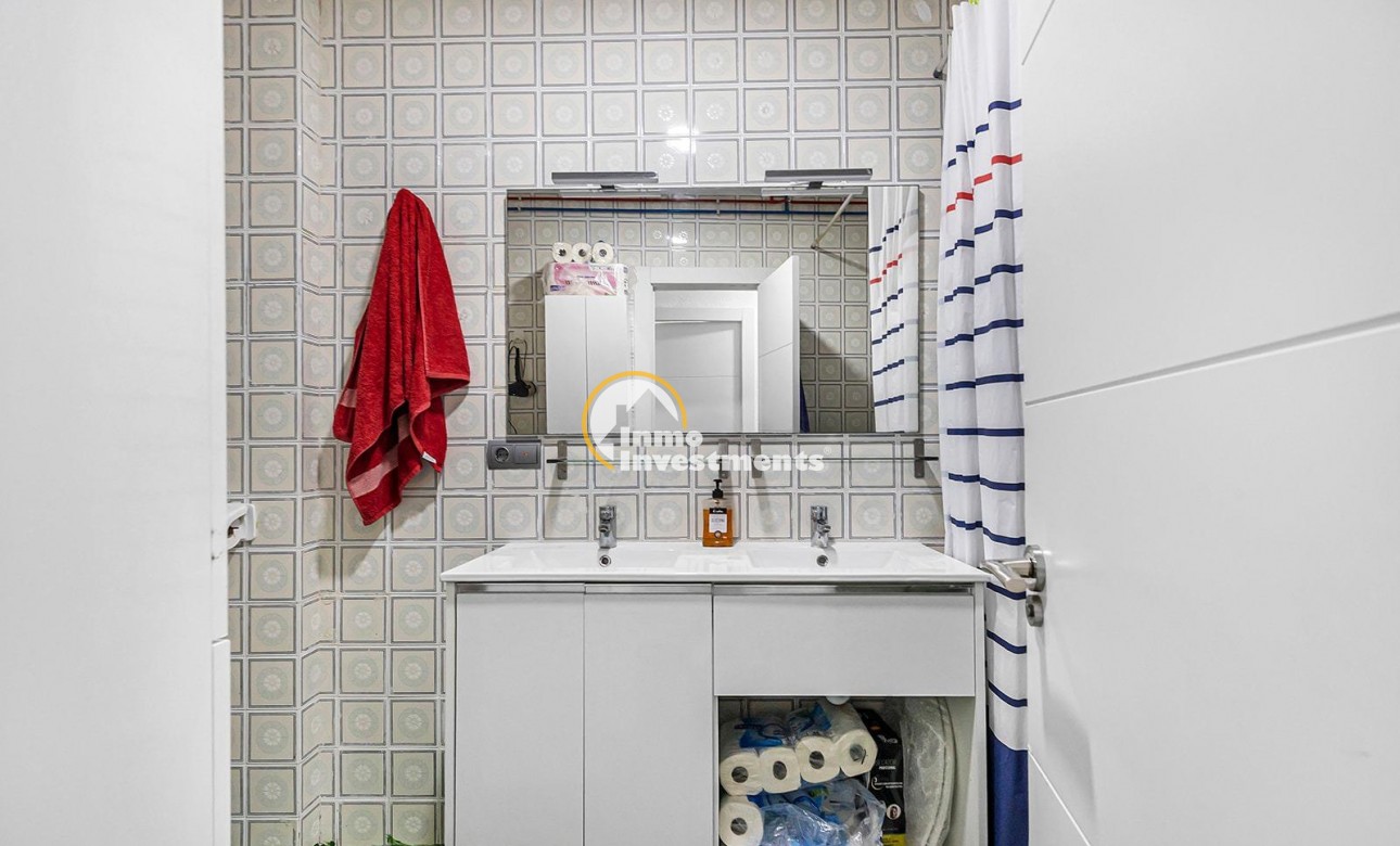 Resale - Apartment - Torrevieja - Acequion