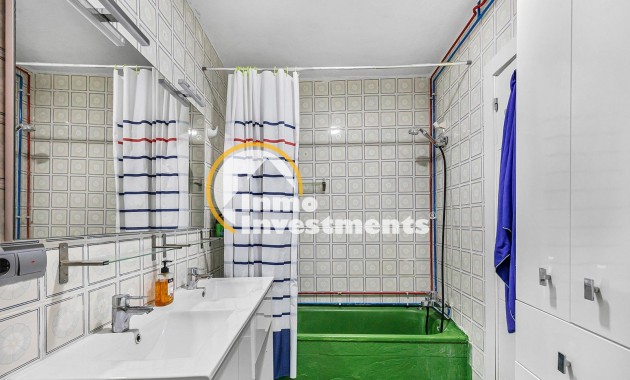 Resale - Apartment - Torrevieja - Acequion