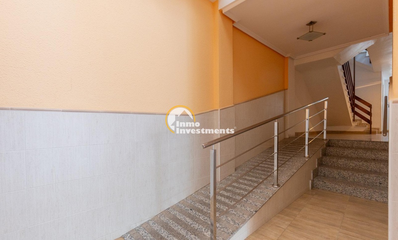 Resale - Apartment - Torrevieja - Acequion