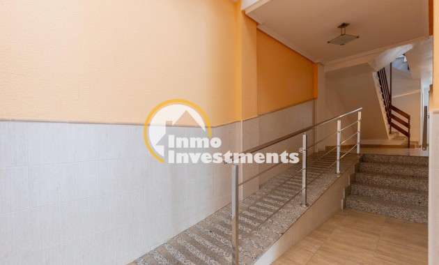 Resale - Apartment - Torrevieja - Acequion