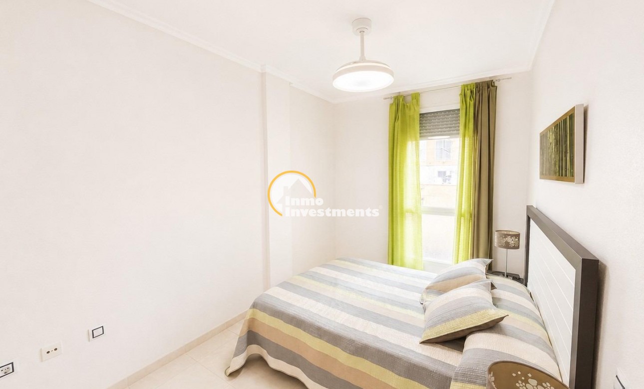 Resale - Apartment - Torrevieja - Estacion de autobuses